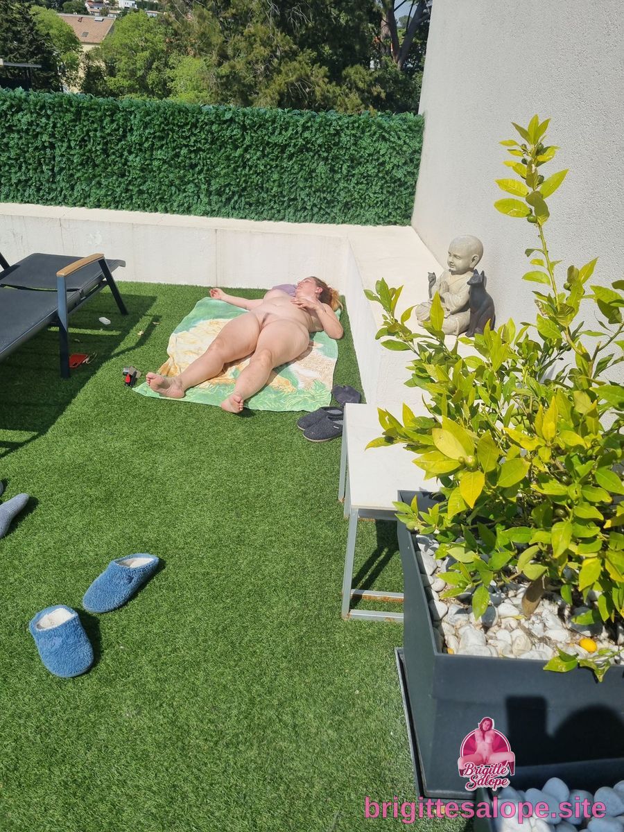 Soleil et relaxation — Brigitte la Salope