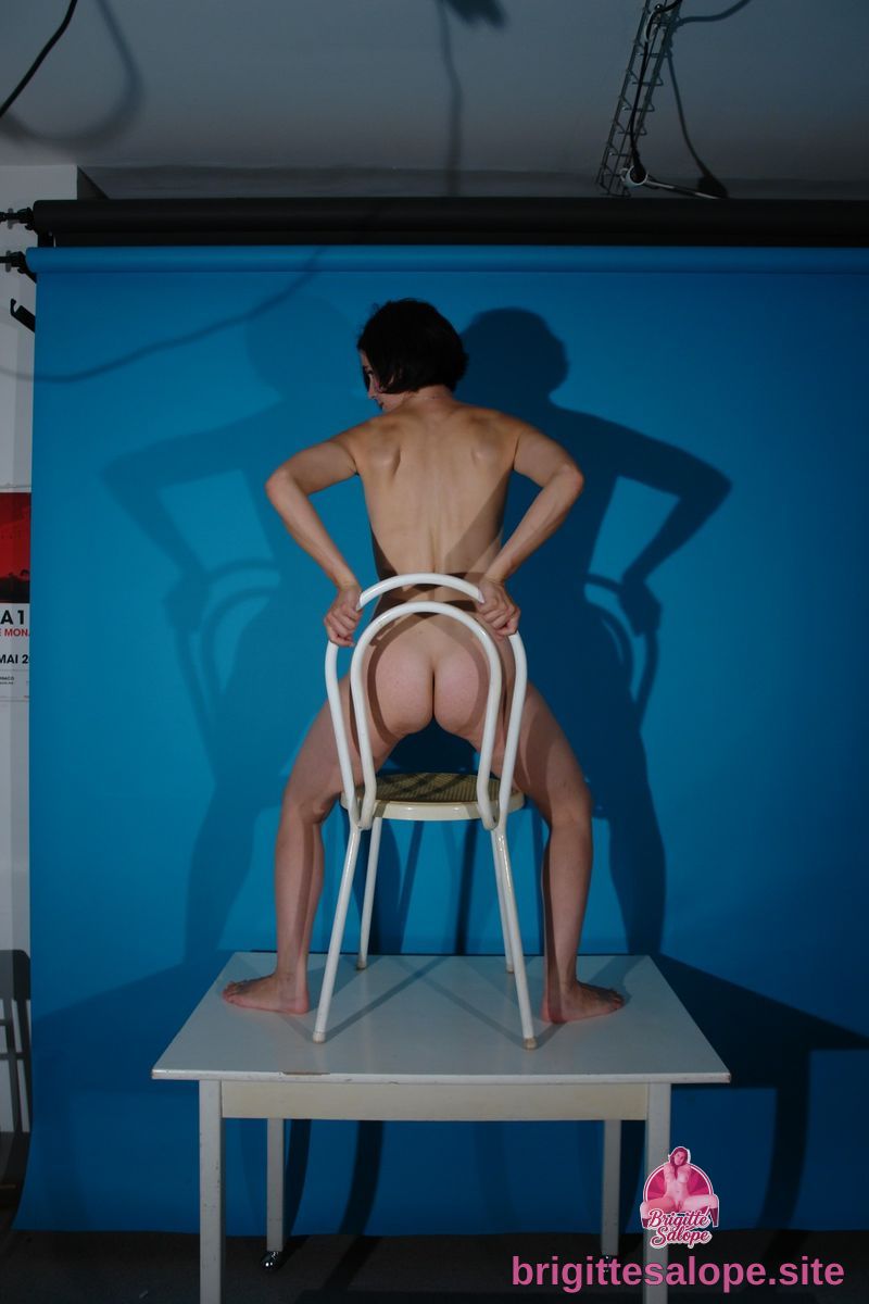 Nudité audacieuse (photo 683) — Brigitte la Salope
