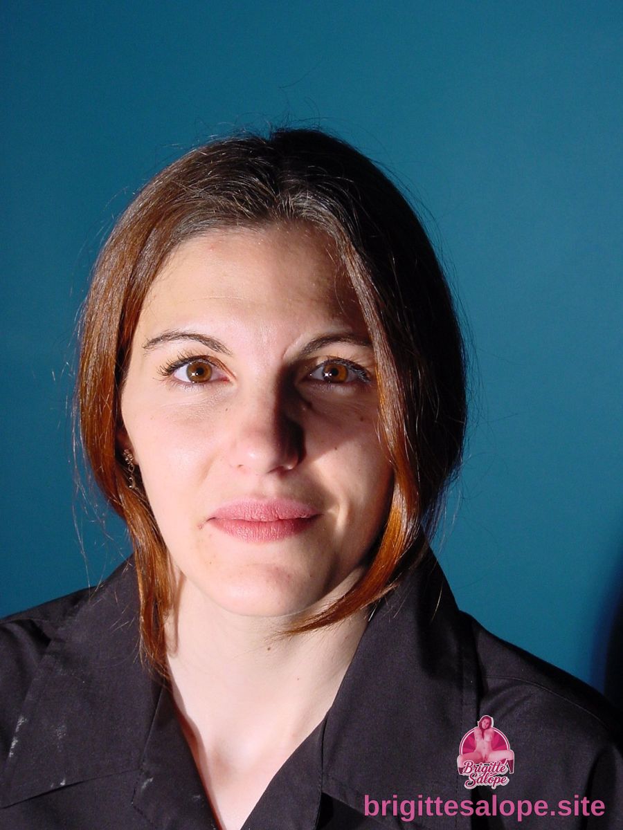 Portrait de femme (photo 942) — Brigitte la Salope