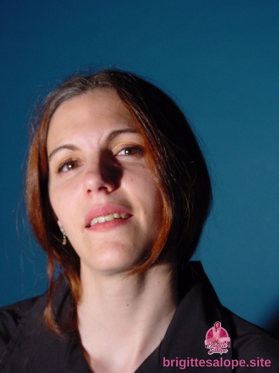 Portrait de femme (photo 947) — Brigitte la Salope
