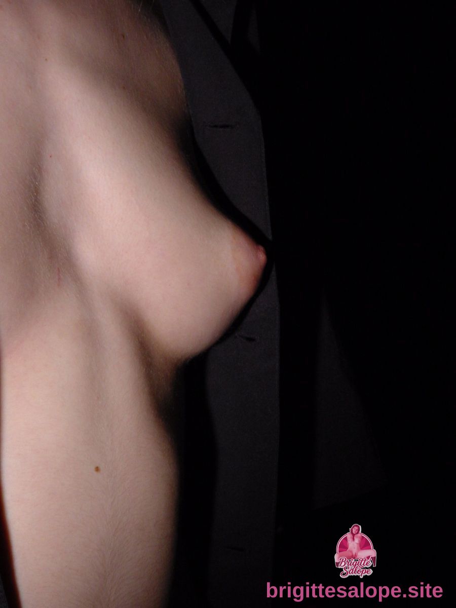 Profil de poitrine féminine — Brigitte la Salope