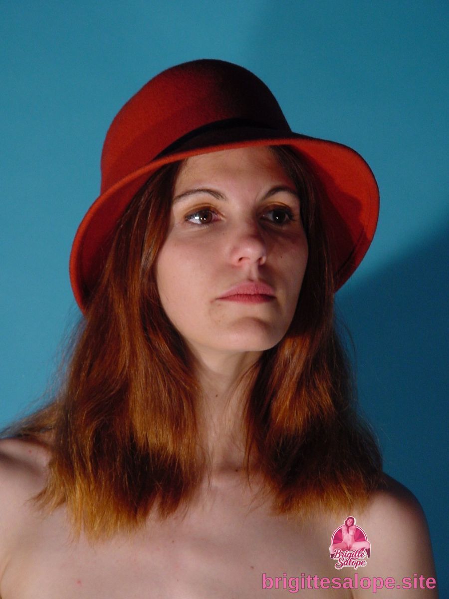 Portrait en rouge — Brigitte la Salope