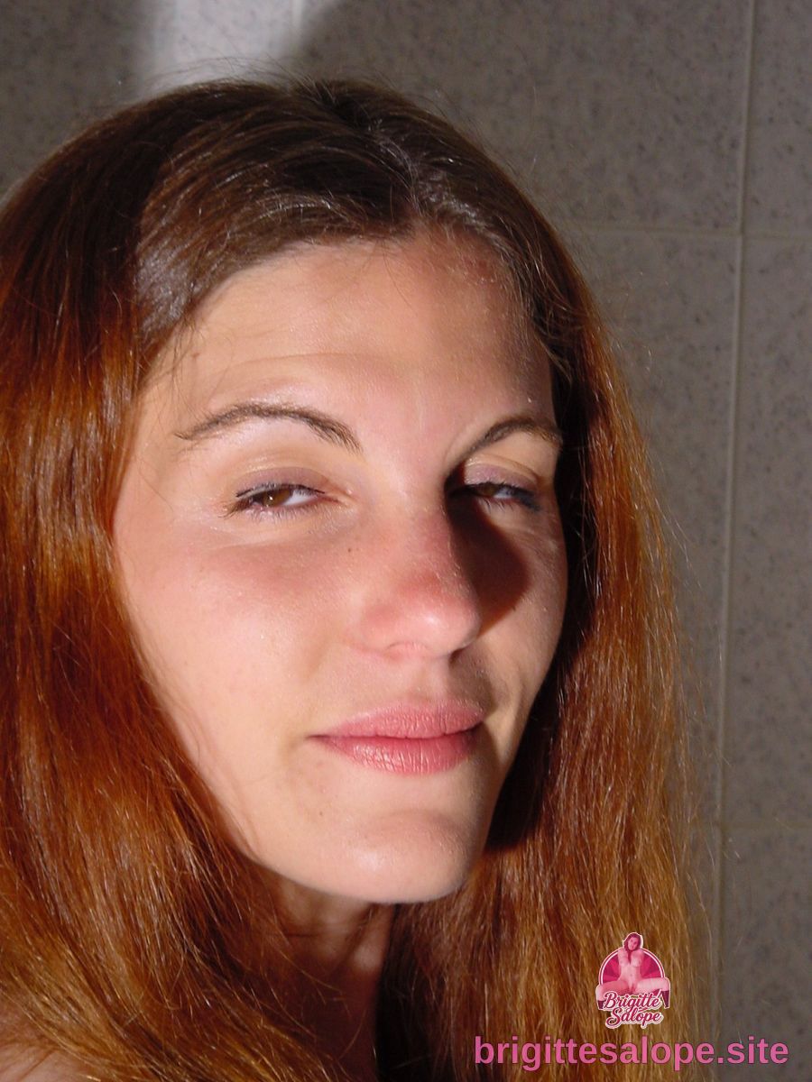 Portrait de femme (photo 1060) — Brigitte la Salope