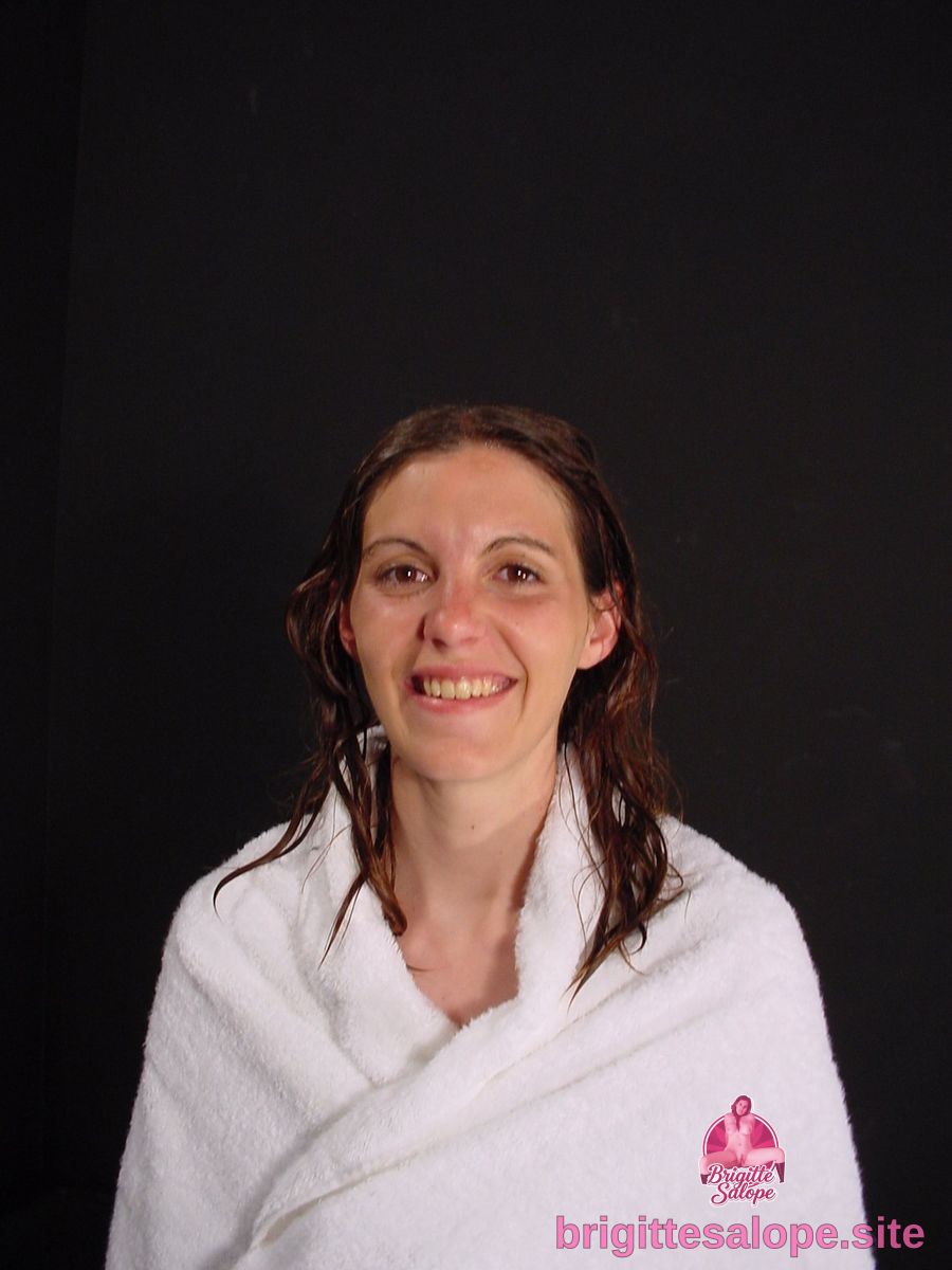 Portrait de femme souriante (photo 1104) — Brigitte la Salope