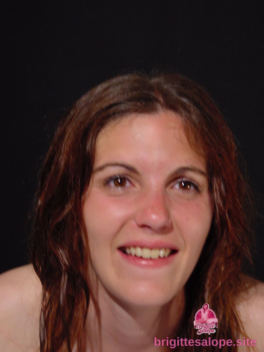 Portrait de femme souriante (photo 1165) — Brigitte la Salope