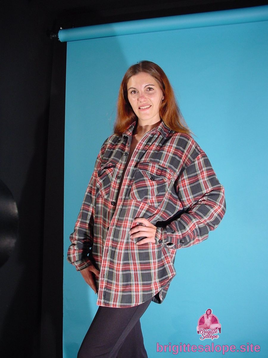 Femme en plaid (photo 1207) — Brigitte la Salope