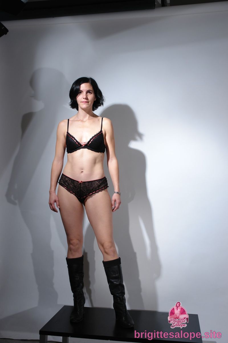 Femme en lingerie noire (photo 1455) — Brigitte la Salope