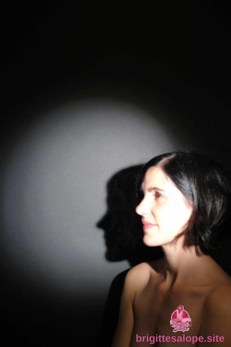 Portrait en ombre — Brigitte la Salope