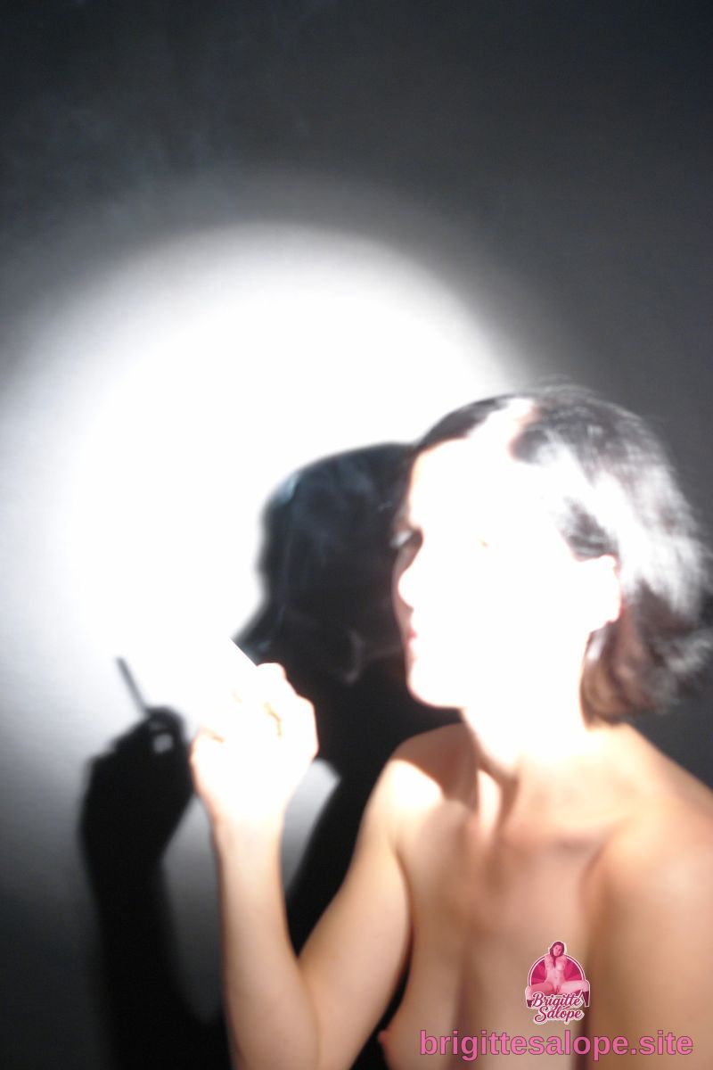 Portrait de profil lumineux (photo 1534) — Brigitte la Salope