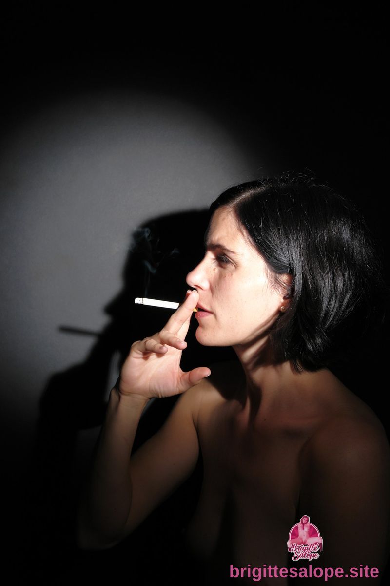 Portrait sombre (photo 1535) — Brigitte la Salope