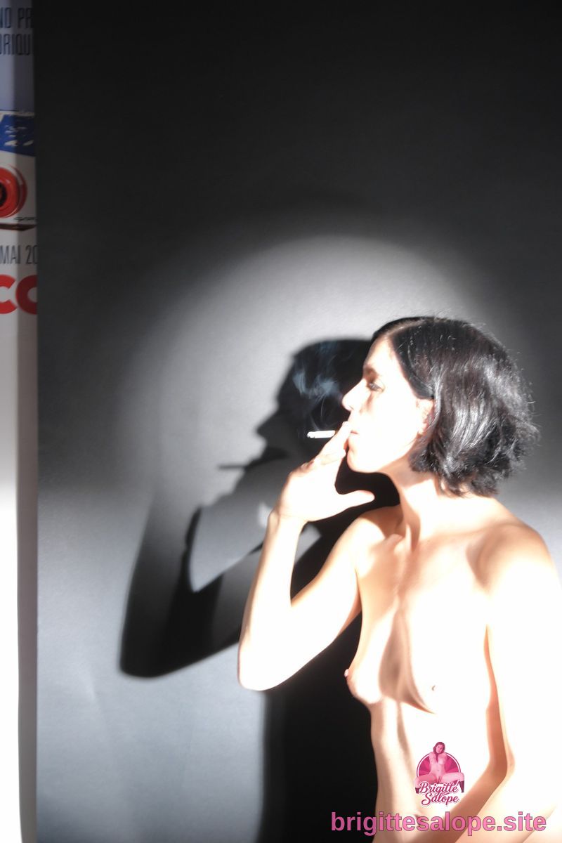Portrait nu en noir et blanc — Brigitte la Salope
