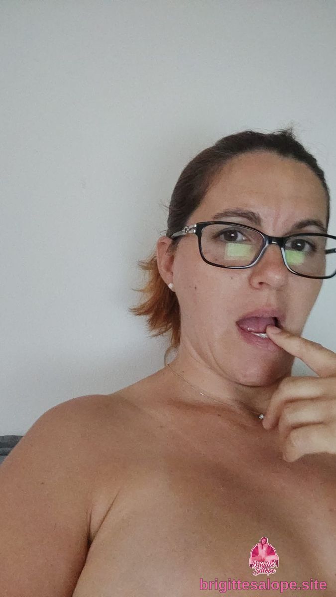 Autoportrait sensuel (photo 2313) — Brigitte la Salope