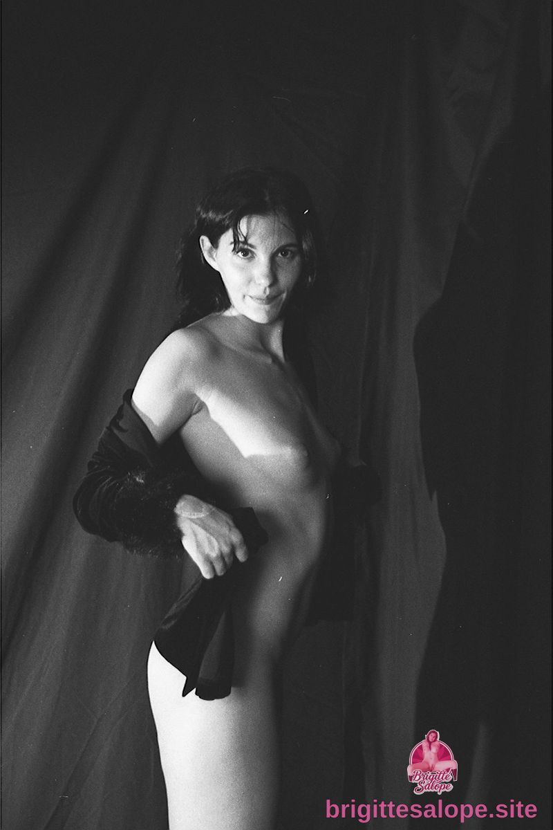 Nu en noir et blanc (photo 2368) — Brigitte la Salope