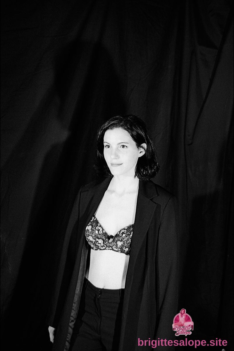 Portrait noir et blanc (photo 2408) — Brigitte la Salope