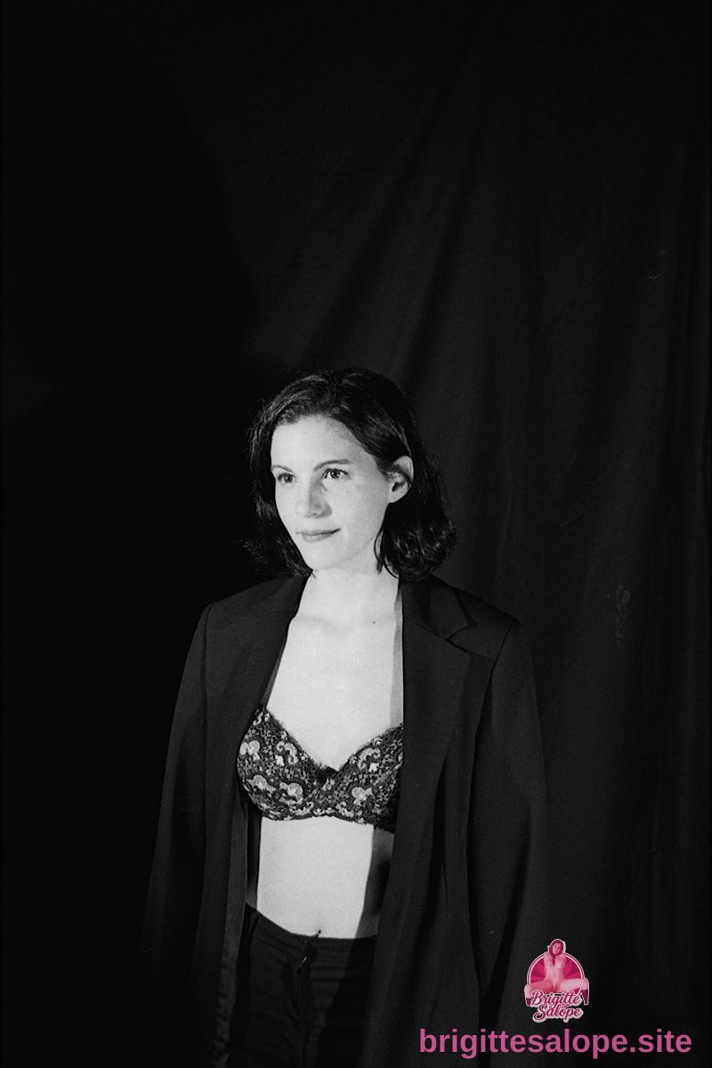 Portrait noir et blanc (photo 2410) — Brigitte la Salope