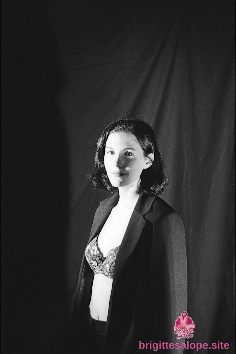 Portrait noir et blanc (photo 2411) — Brigitte la Salope