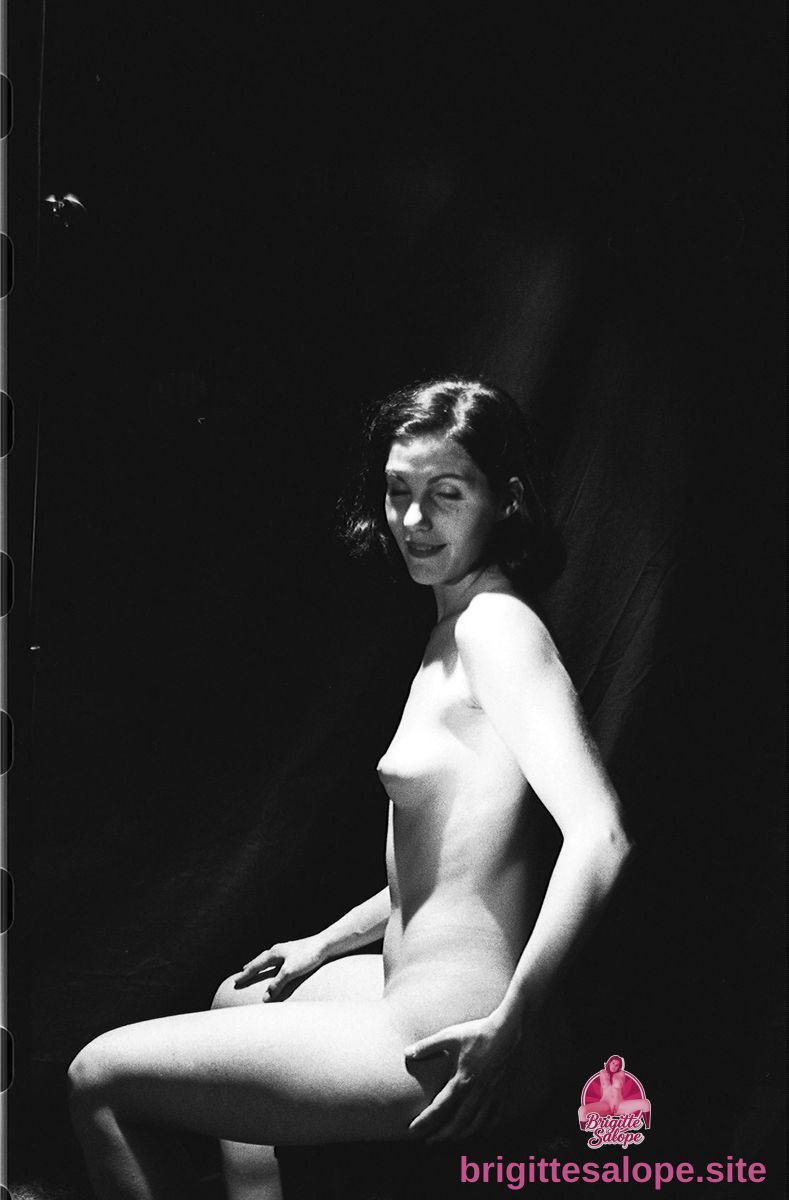 Nu en noir et blanc (photo 2435) — Brigitte la Salope