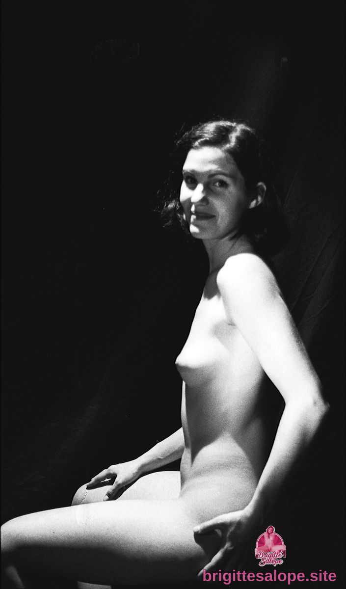 Nue en noir et blanc (photo 2436) — Brigitte la Salope