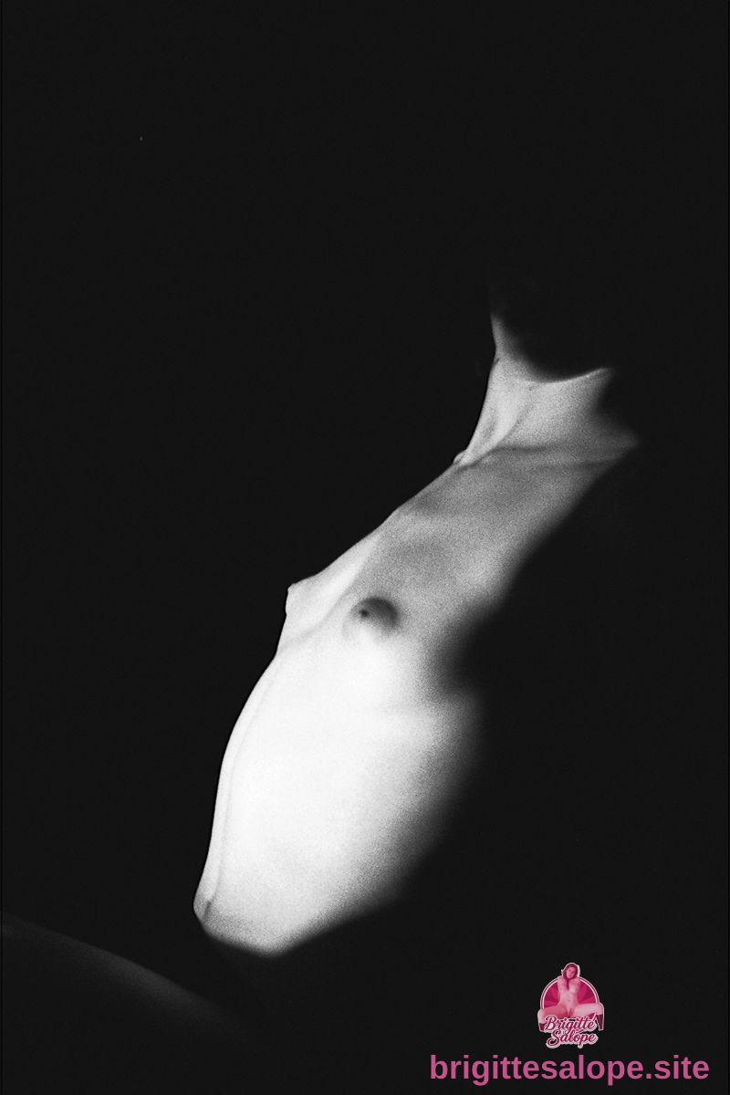 Silhouette de poitrine féminine lumineuse — Brigitte la Salope