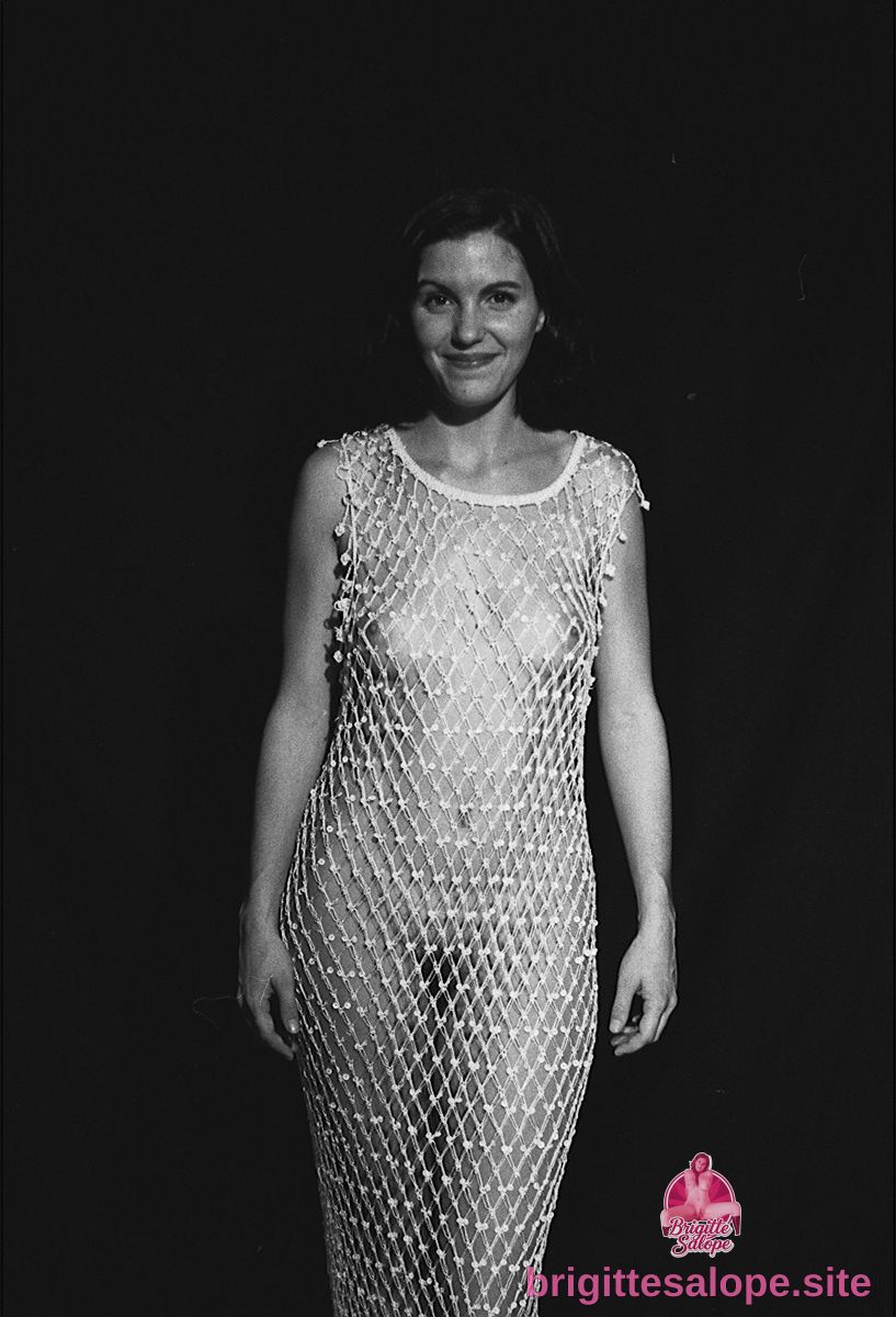 Femme en robe de pêche — Brigitte la Salope