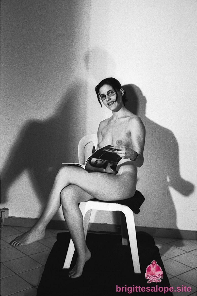Nude en noir et blanc (photo 2572) — Brigitte la Salope