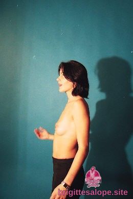 Portrait en profil — Brigitte la Salope