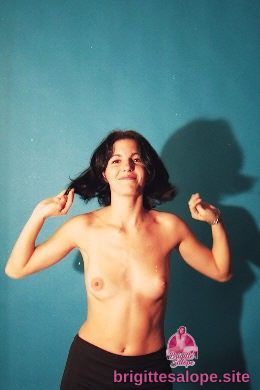 Topless en pose de boxe — Brigitte la Salope