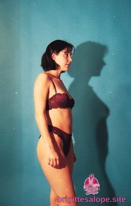 Portrait en profil (photo 2682) — Brigitte la Salope