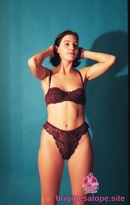 Femme en lingerie noire (photo 2684) — Brigitte la Salope