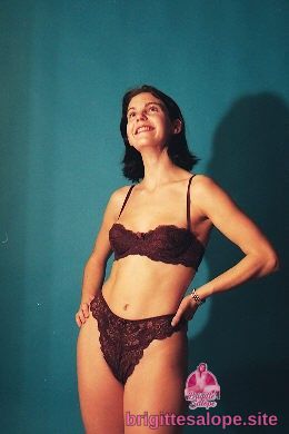 Femme en lingerie noire (photo 2686) — Brigitte la Salope