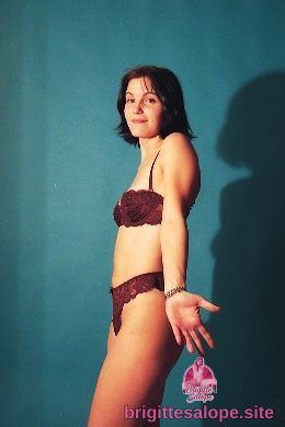 Femme en lingerie noire (photo 2688) — Brigitte la Salope
