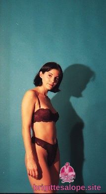 Femme en lingerie noire (photo 2694) — Brigitte la Salope