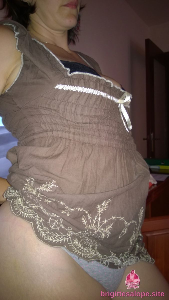 Mère en lingerie — Brigitte la Salope