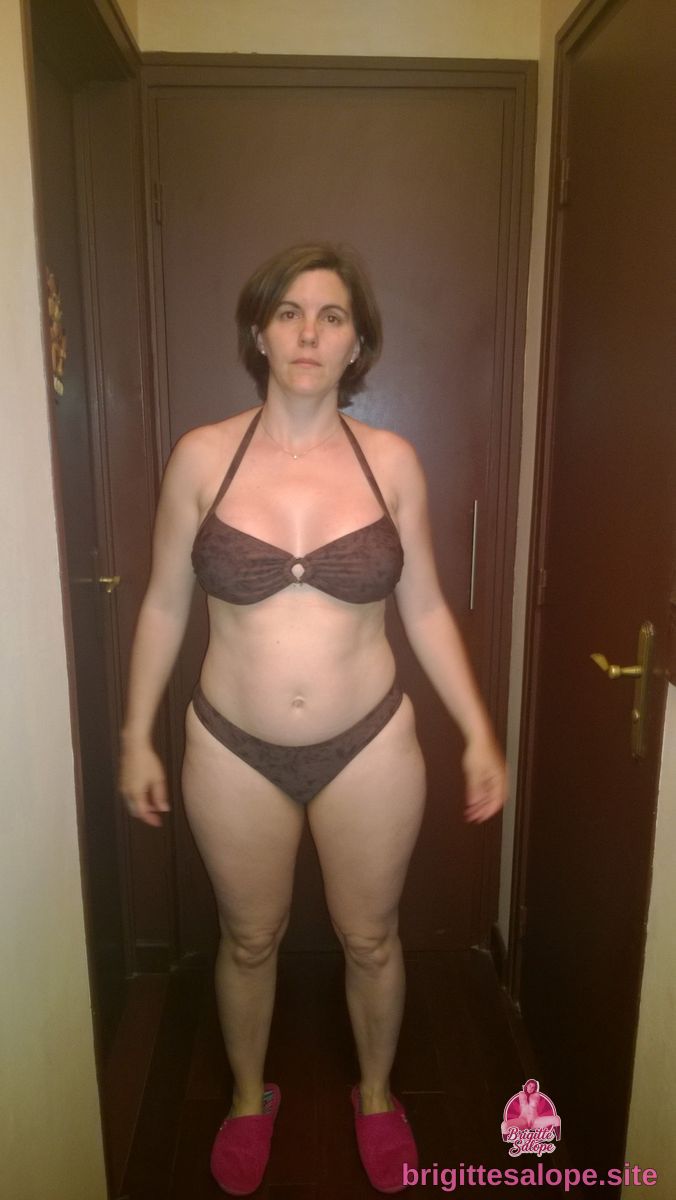 Femme mature en lingerie noire — Brigitte la Salope