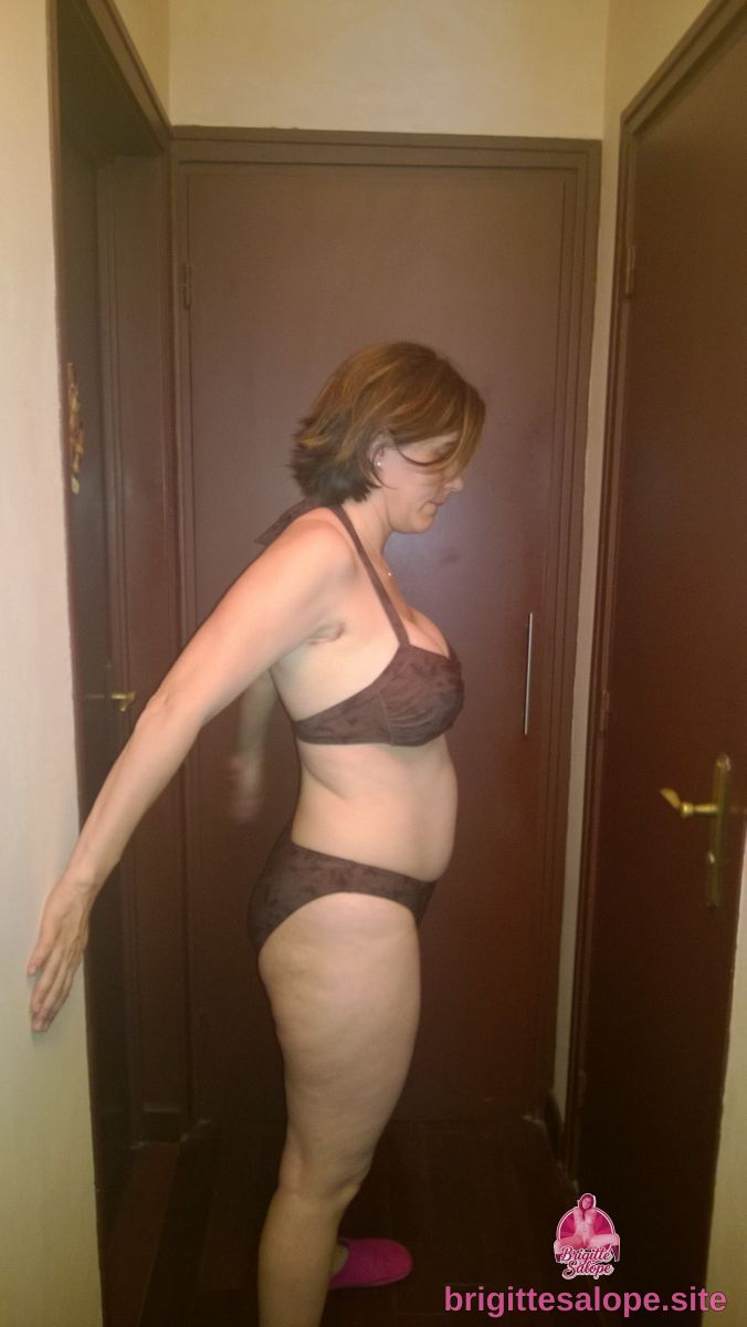 Femme en lingerie noire (photo 2775) — Brigitte la Salope
